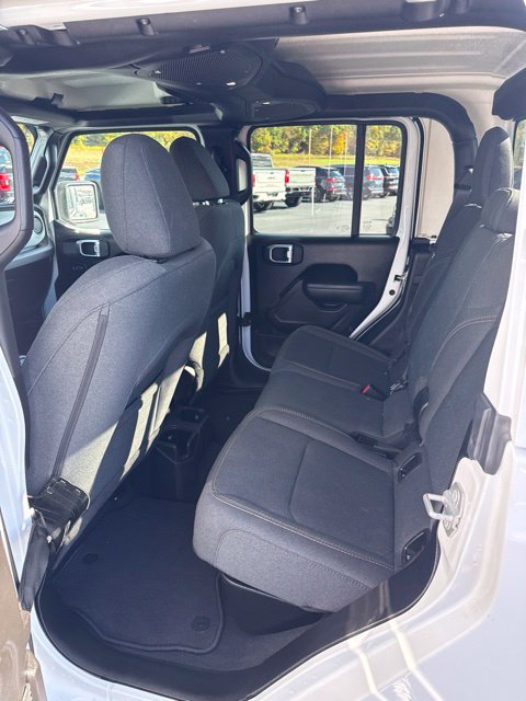 Used 2024 Jeep Gladiator Sport AWD/4WD image 11