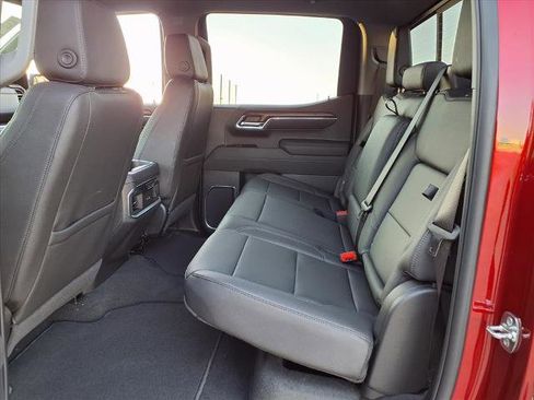 New 2026 GMC Sierra 1500 SLT image 19