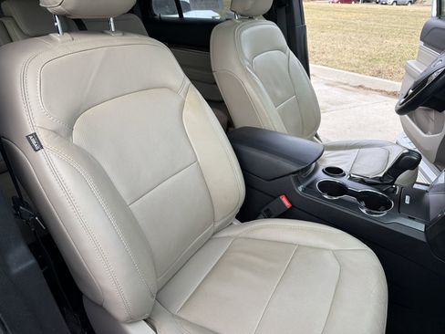 Used 2019 Ford Explorer Limited w/ Ford Safe & Smart Package image 34