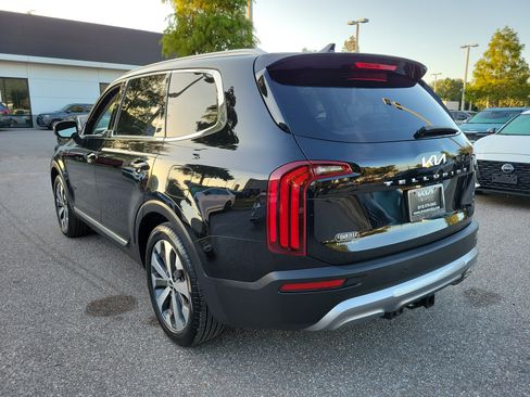 Used 2022 Kia Telluride EX w/ EX Premium Package FWD image 2