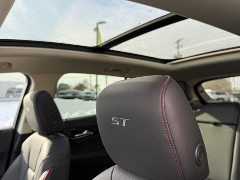 Used 2023 Buick Envision Essence w/ Sport Touring Package image 38