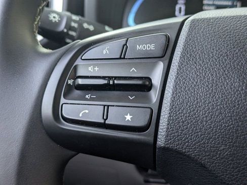 Used 2025 Hyundai Venue SEL image 15