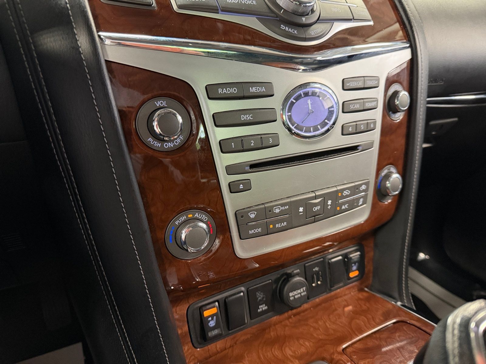Used 2018 INFINITI QX80 4WD w/ Driver Assistance Package image 32