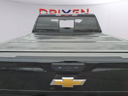 Used 2025 Chevrolet Silverado 1500 LTZ AWD/4WD image 9