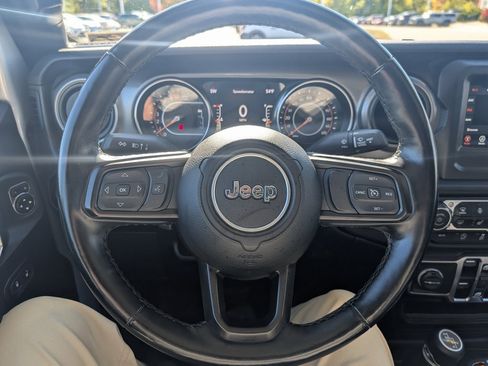 Used 2022 Jeep Gladiator Willys image 20