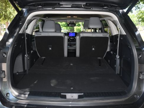 Used 2023 Toyota Highlander XLE AWD/4WD image 18
