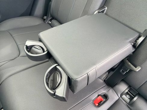Used 2026 Mercedes-Benz GLB 250 4MATIC image 37