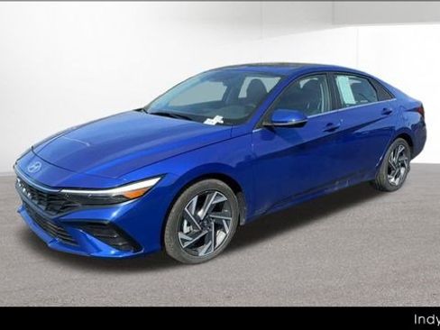 Used 2025 Hyundai Elantra Limited FWD image 4