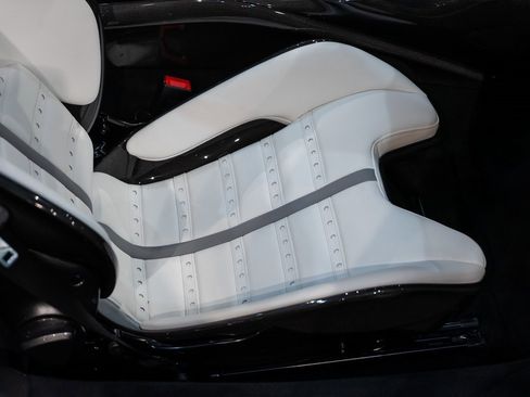 Used 2025 Ferrari SF90 Spider image 38