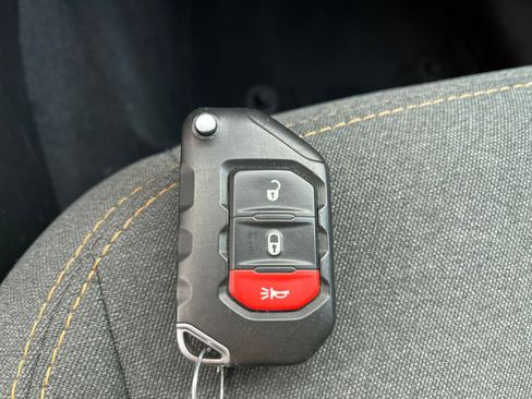 Used 2025 Jeep Wrangler Unlimited Sport AWD/4WD image 21