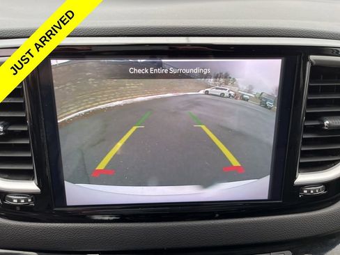 Used 2024 Chrysler Pacifica Touring-L image 25