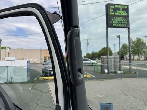 Used 2020 Isuzu NPR RWD image 39