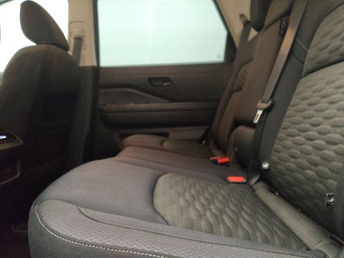 Used 2023 Nissan Pathfinder SV FWD image 18