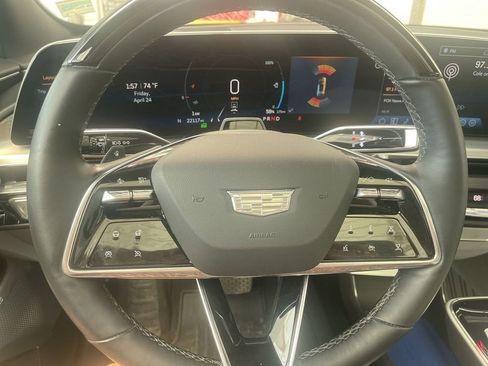Used 2024 Cadillac Lyriq Luxury AWD/4WD image 10