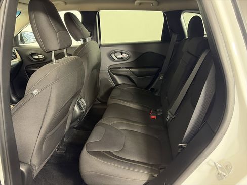 Used 2016 Jeep Cherokee Latitude image 8