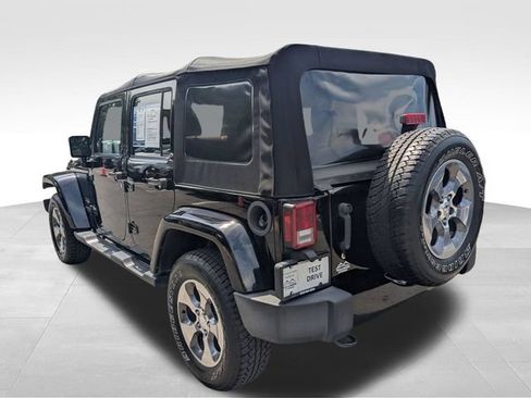 Used 2016 Jeep Wrangler Unlimited Sahara w/ Connectivity Group AWD/4WD image 8