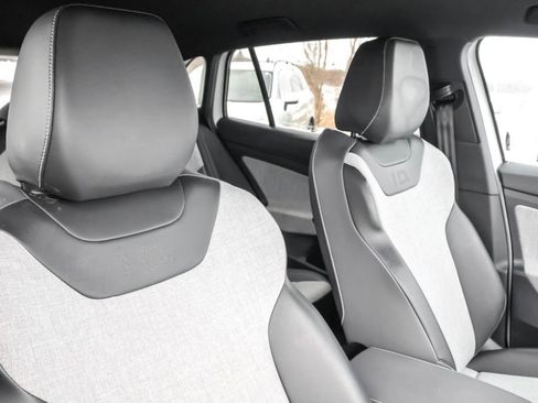 Used 2023 Volkswagen ID.4 Pro image 38