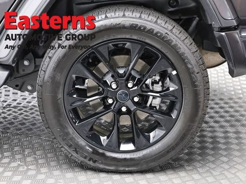 Used 2025 Jeep Wrangler Unlimited Sahara AWD/4WD image 8