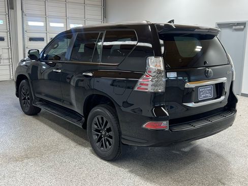 Used 2022 Lexus GX 460 Premium w/ Premium Package image 2