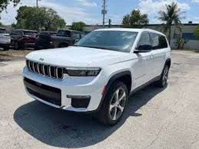 Used 2023 Jeep Grand Cherokee Limited w/ Black Appearance Package
