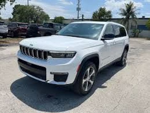 Used 2023 Jeep Grand Cherokee Limited w/ Black Appearance Package image 1