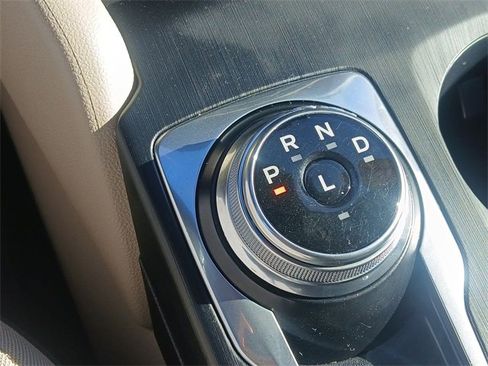 Used 2020 Ford Escape SE image 19