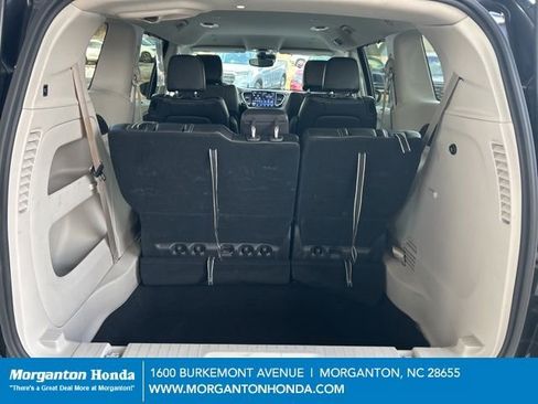 Used 2024 Chrysler Pacifica Touring-L FWD image 31