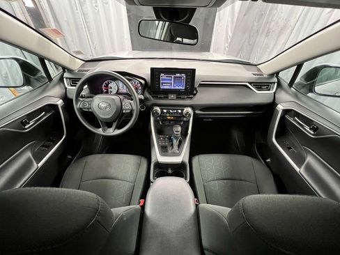 Used 2022 Toyota RAV4 XLE image 18