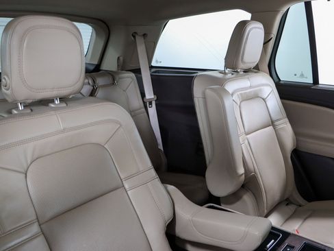 Used 2020 Lincoln Aviator Reserve w/ Equipment Group 202A image 30