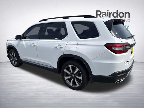 Used 2025 Honda Pilot Touring image 5