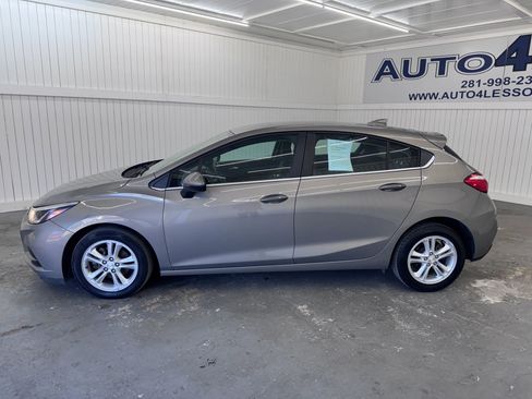 Used 2018 Chevrolet Cruze LT w/ Convenience Package image 8