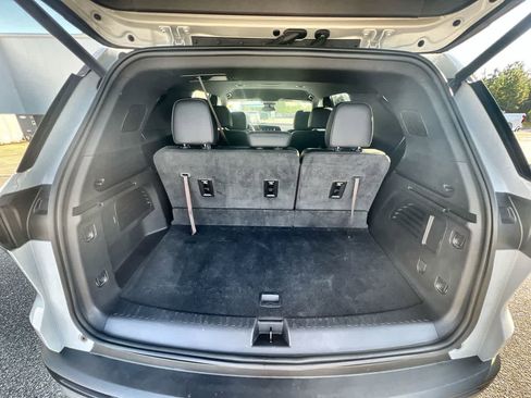 Used 2025 Chevrolet Traverse LT image 25