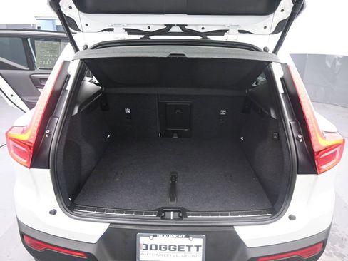 Used 2023 Volvo XC40 B5 Plus w/ Protection Package Premier image 22