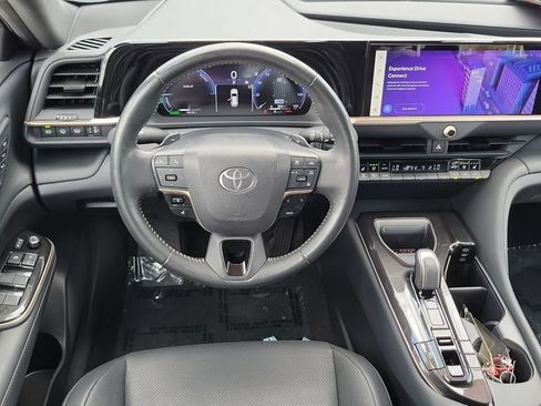 Certified 2025 Toyota Crown Signia AWD/4WD image 12