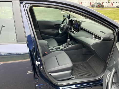 Used 2025 Toyota Corolla LE FWD image 32
