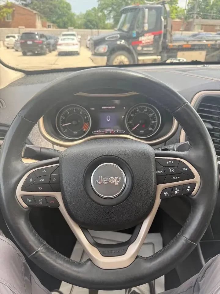 Used 2014 Jeep Cherokee Limited w/ Technology Group AWD/4WD image 19