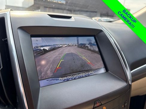 Used 2020 Ford Edge Titanium FWD image 2