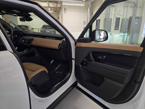 New 2026 Land Rover Range Rover Sport Dynamic SE image 13