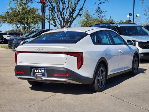 New 2025 Kia K4 LXS image 4