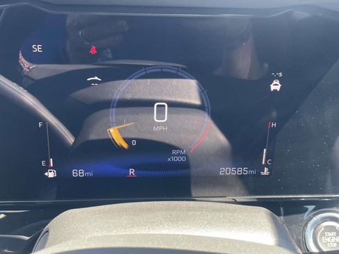 Used 2025 Chevrolet Trax RS w/ Driver Confidence Package image 25