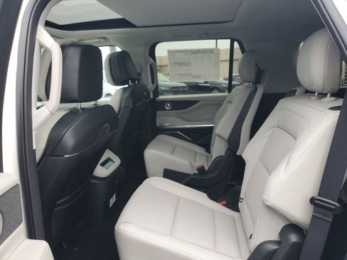 New 2026 Lincoln Navigator Reserve image 27