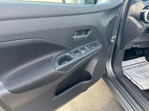 Used 2021 Nissan Versa SV image 11