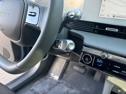 Used 2024 Hyundai Ioniq 5 SE RWD image 17