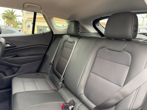 Used 2025 Chevrolet Trax LT FWD image 9