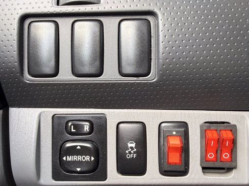 Used 2013 Toyota Tacoma PreRunner w/ SR5 Pkg RWD image 30