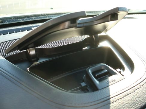 Used 2020 Jeep Cherokee Latitude Plus w/ Comfort/Convenience Group image 22