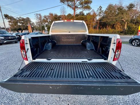 Used 2018 Nissan Frontier SV image 12