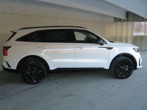 Certified 2023 Kia Sorento SX image 6