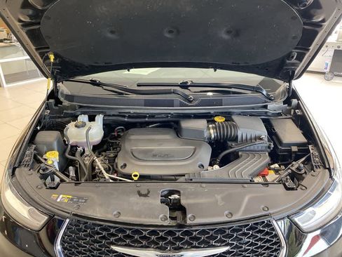 Used 2025 Chrysler Pacifica Select FWD image 35
