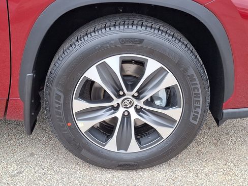 New 2026 Toyota Highlander XLE image 8